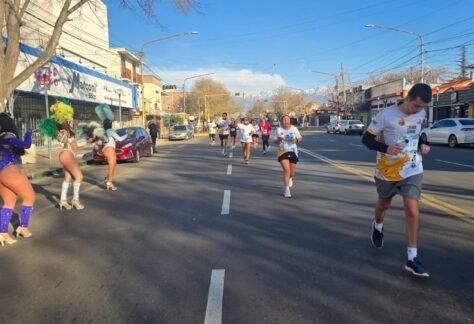 Luján Corre (52)