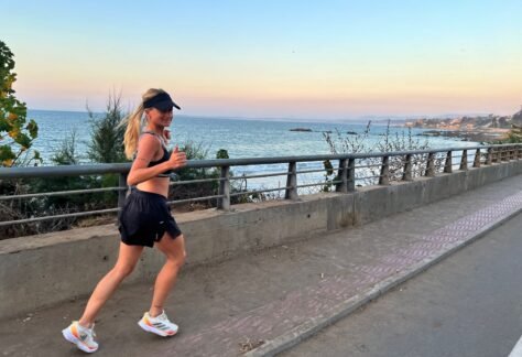Luciana Camenforte entrenando en la costa de Reñaca.