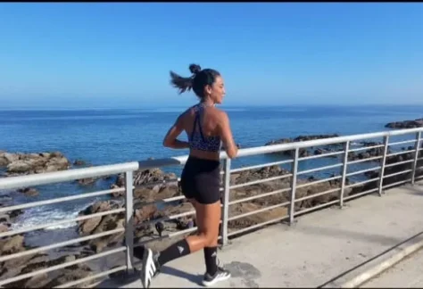 Natalia corriendo por Concón.