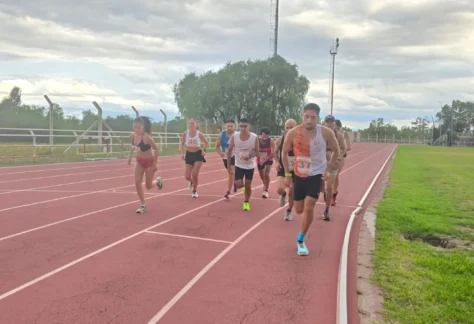 Largada de los 3.000 metros llanos.