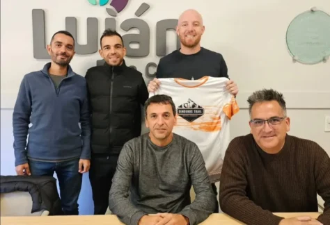 El intendente Allasino con los organizadores de Senderos Trail.