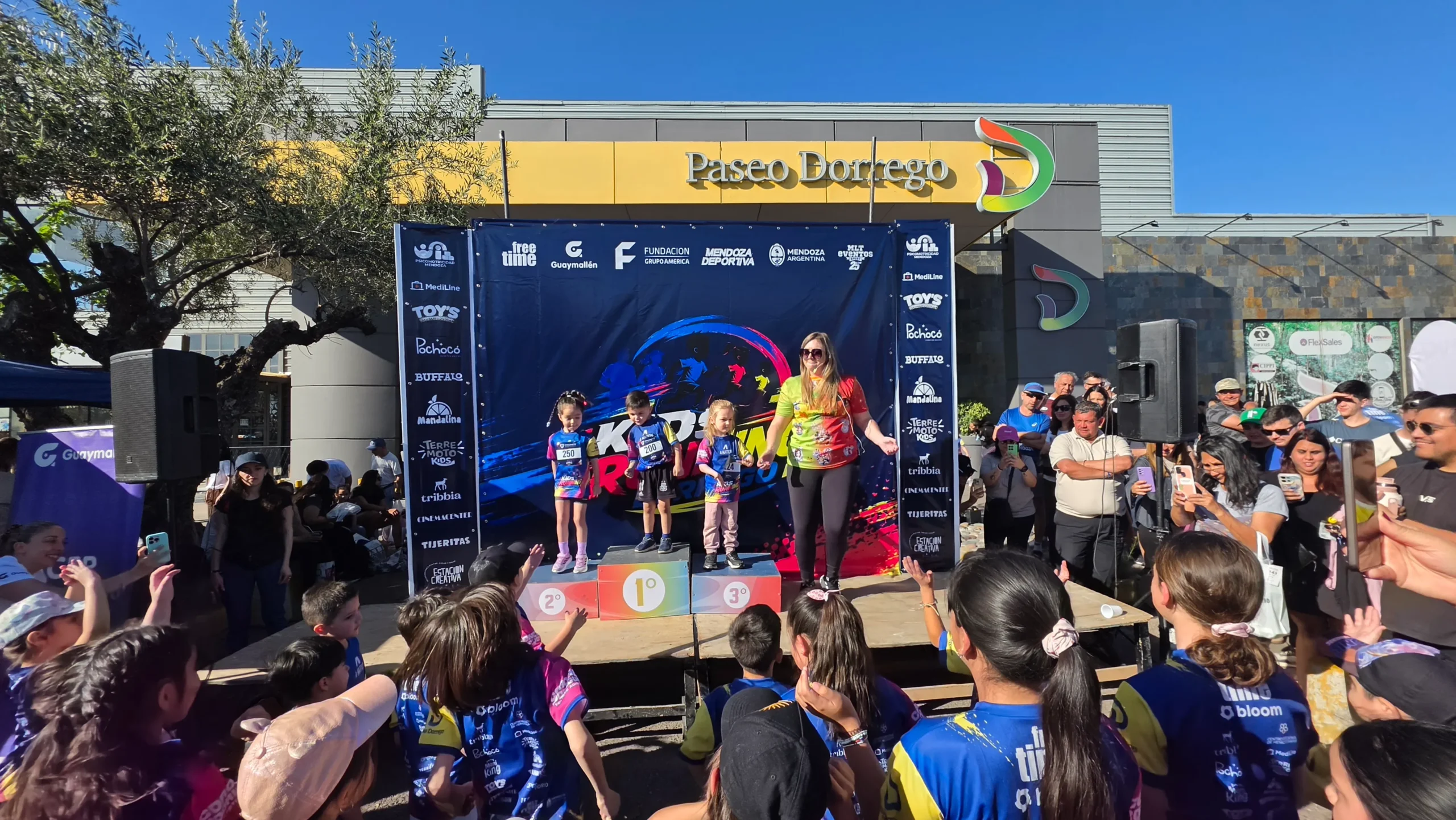 Kids Running Dorrego (1)