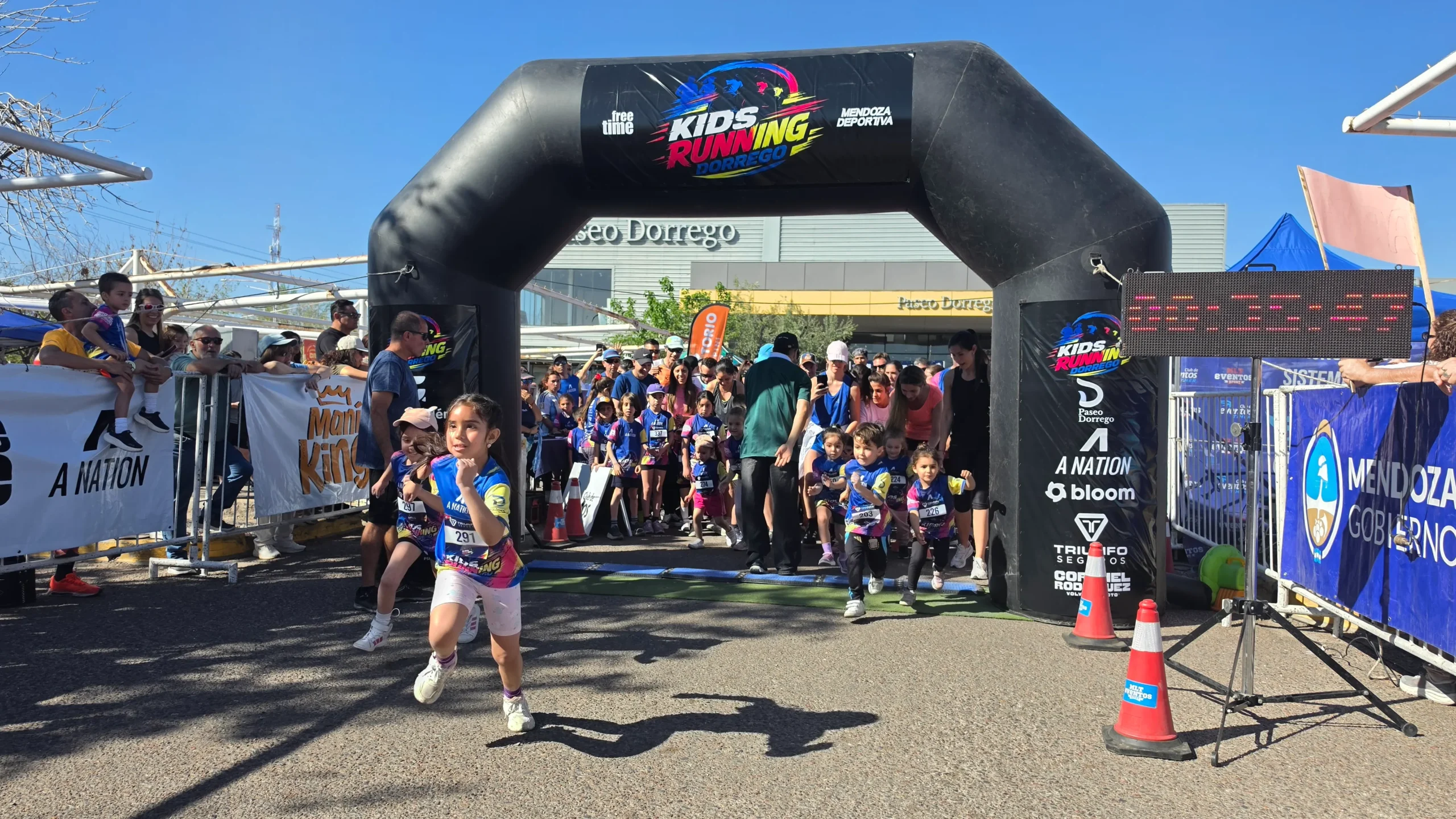 Kids Running Dorrego (3)