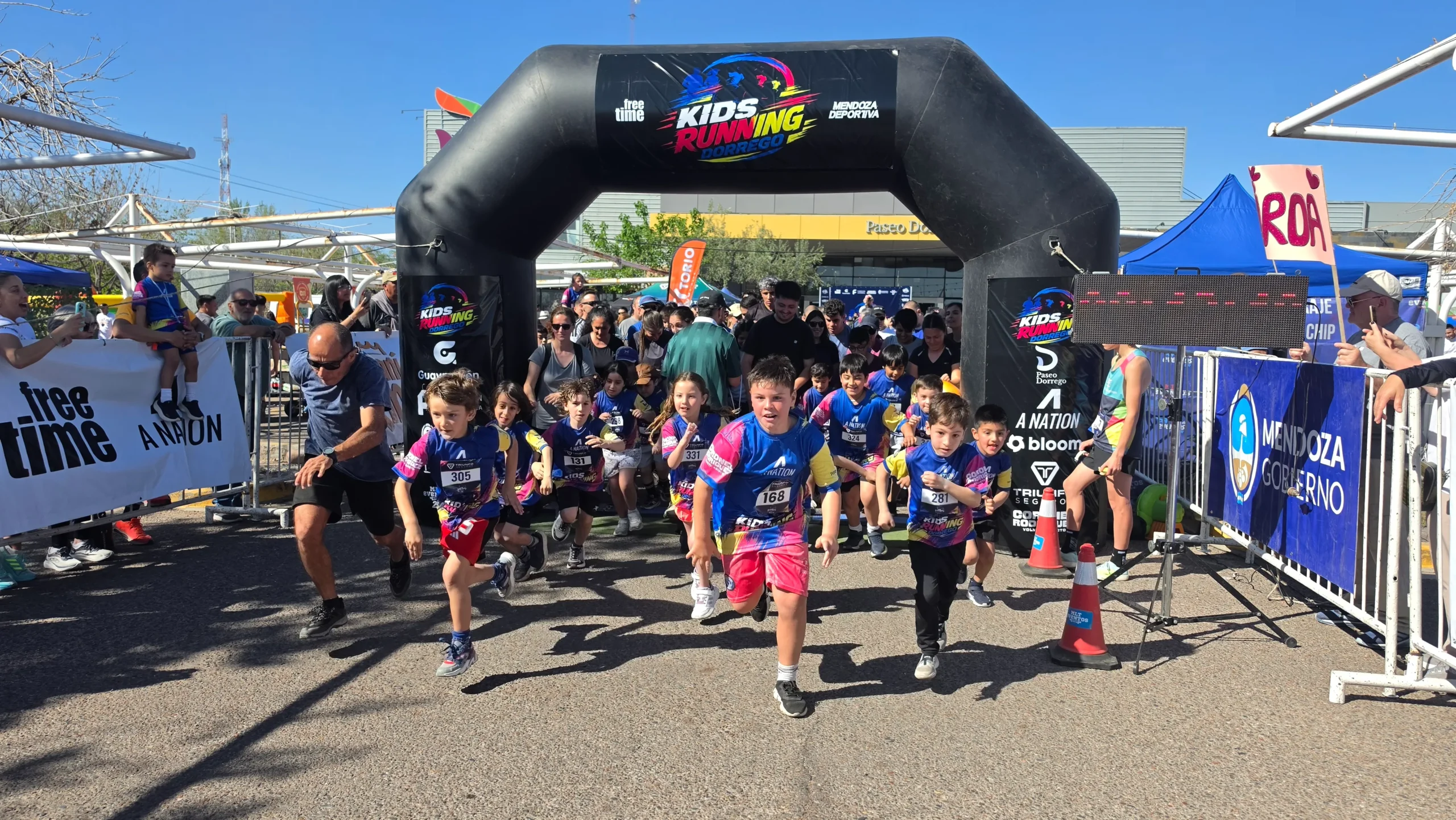 Kids Running Dorrego (4)