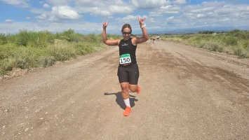 Ángela Chacón corriendo en Mendoza.